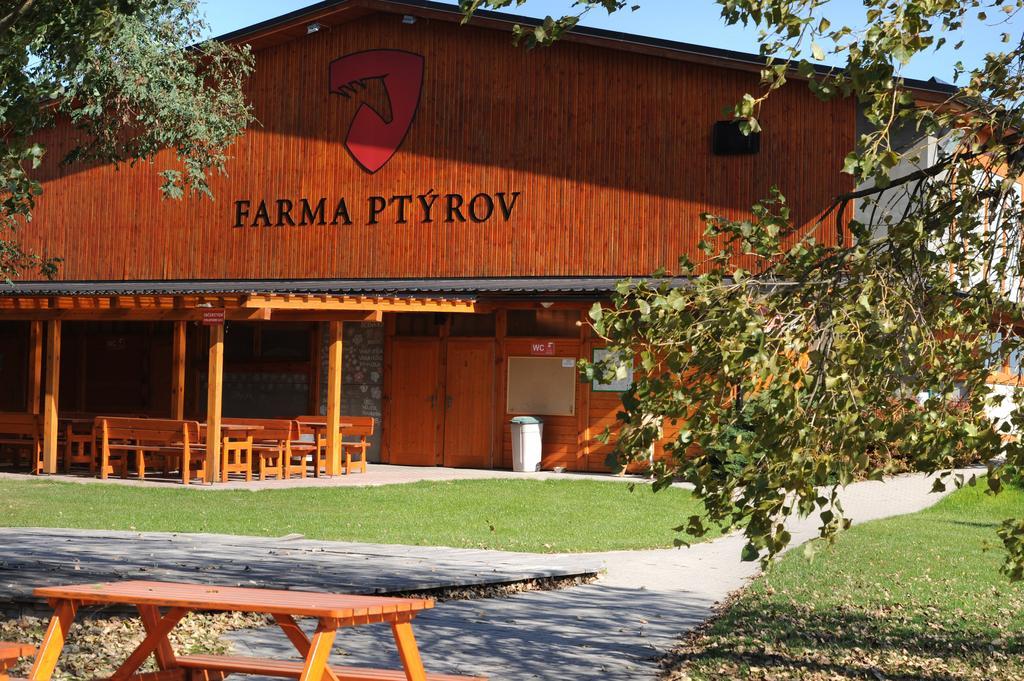 Hotel Farma Ptyrov Mnichovo Hradiště Esterno foto