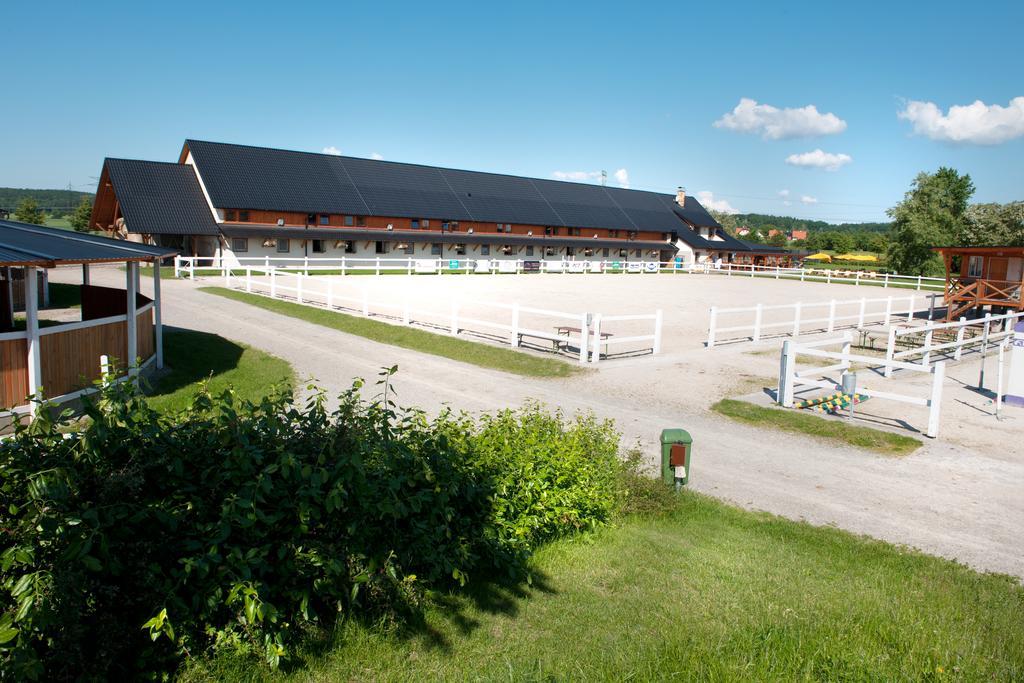 Hotel Farma Ptyrov Mnichovo Hradiště Esterno foto