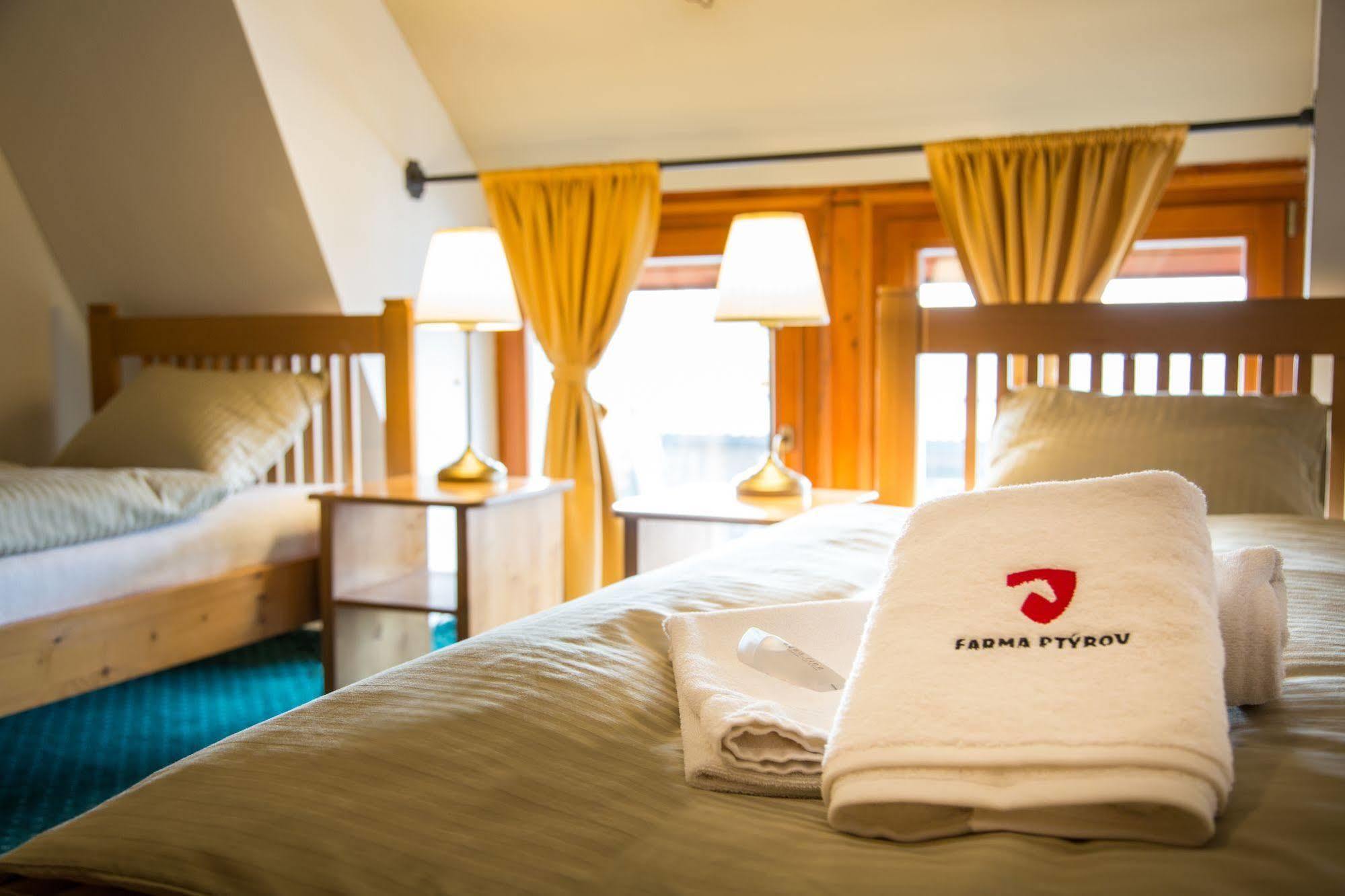 Hotel Farma Ptyrov Mnichovo Hradiště Esterno foto