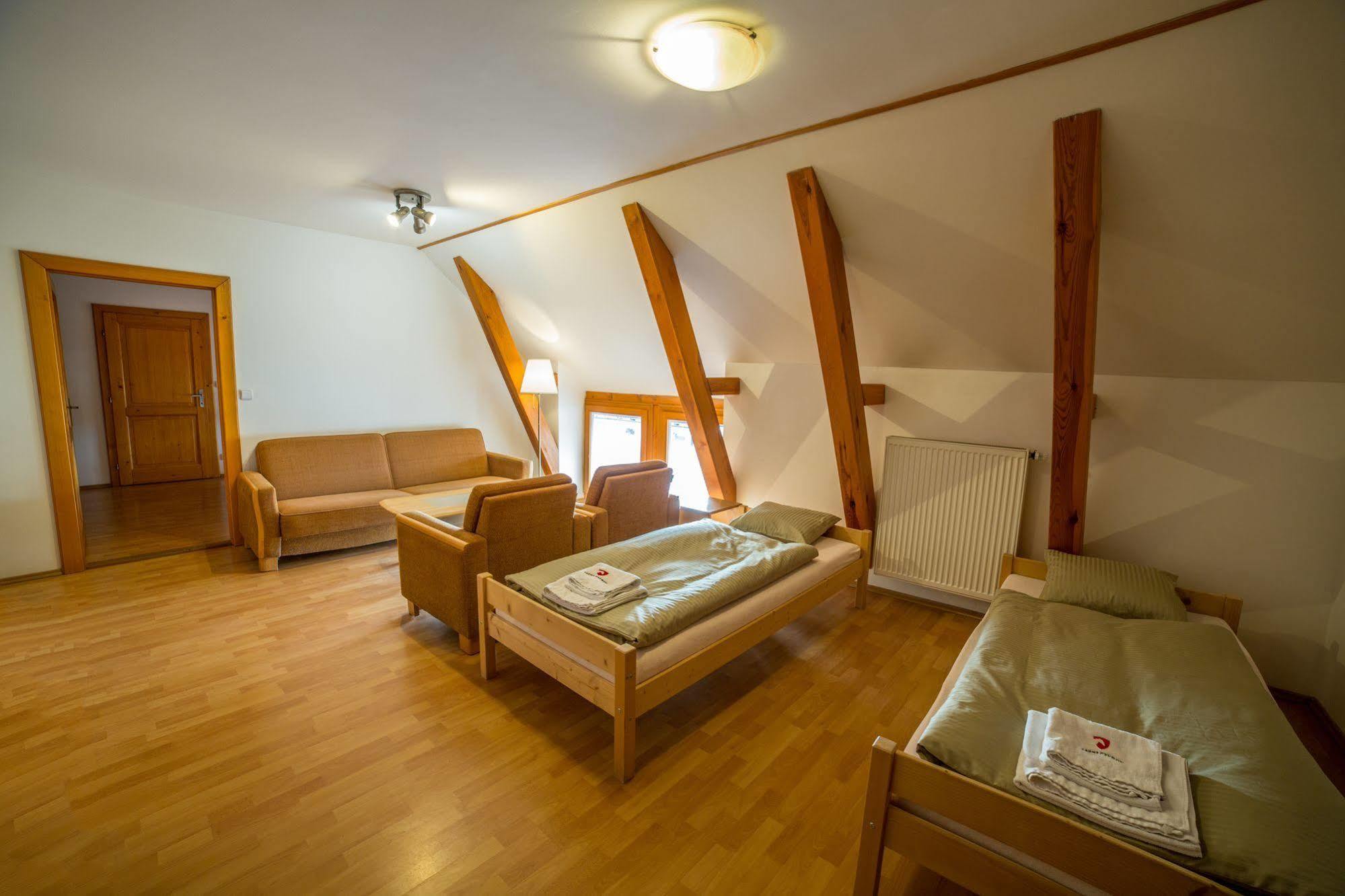 Hotel Farma Ptyrov Mnichovo Hradiště Esterno foto