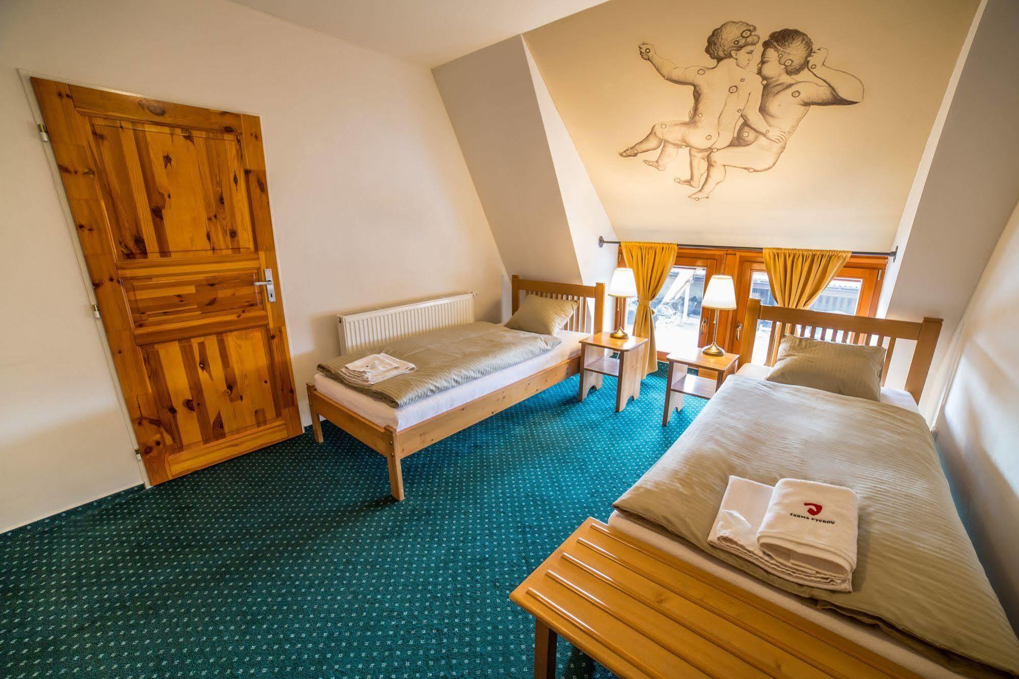 Hotel Farma Ptyrov Mnichovo Hradiště Esterno foto