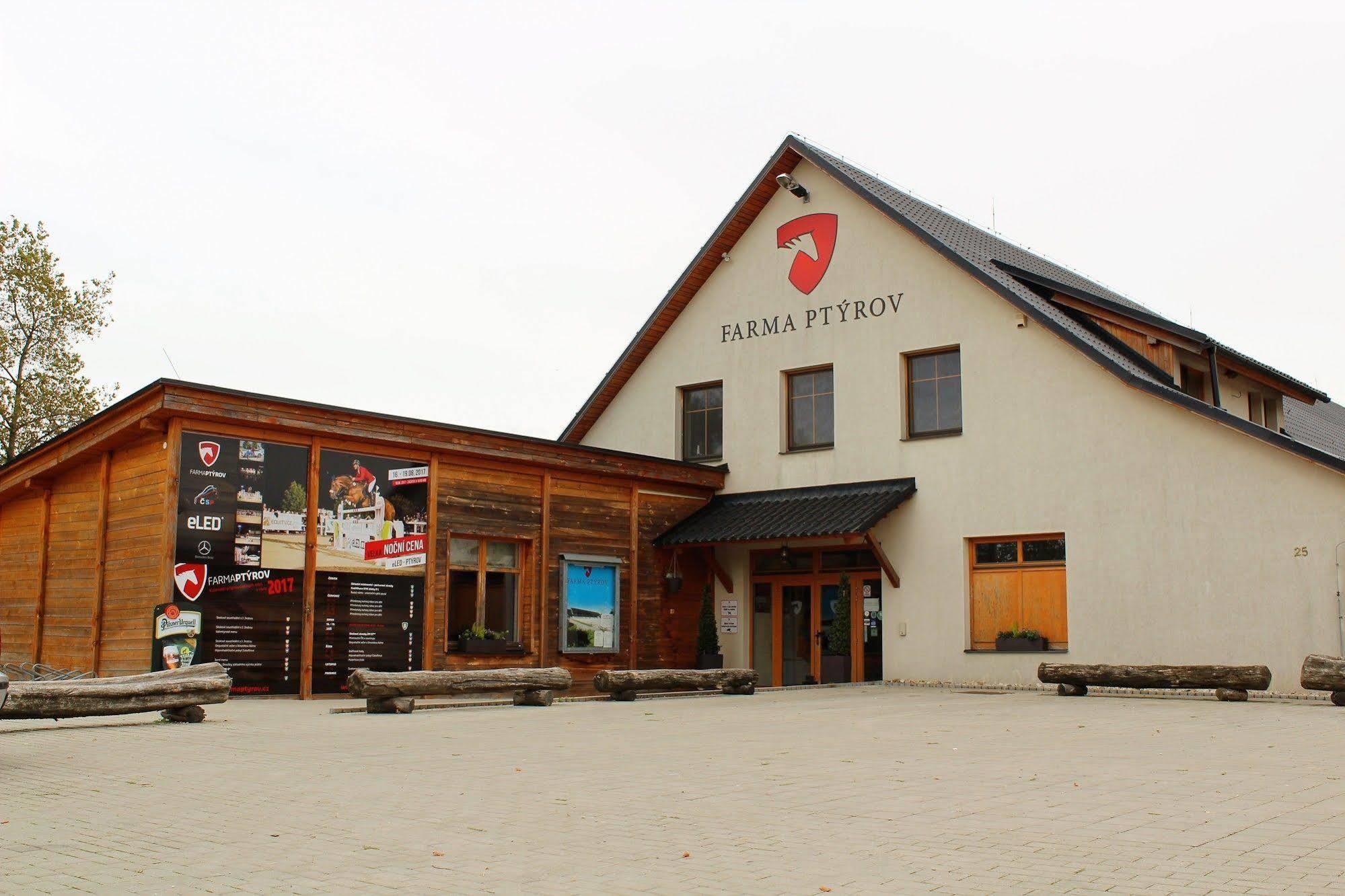 Hotel Farma Ptyrov Mnichovo Hradiště Esterno foto